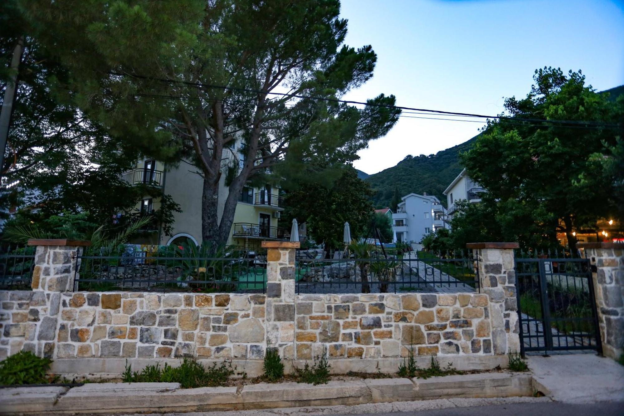 Apartments Cukovic Herceg Novi Buitenkant foto
